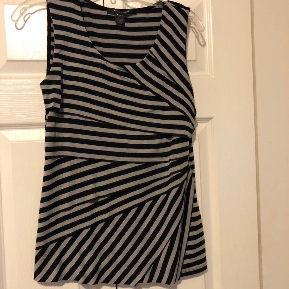 Sleeveless flattering top.